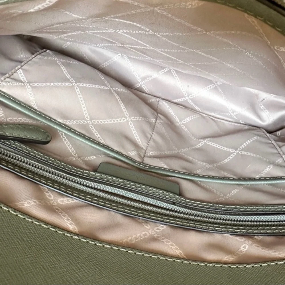 Michael Kors Jet Set Tote Bag - Picture 6 of 8